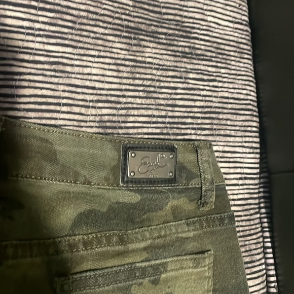 Earl Brand. Camouflage Jean skirt. Size 10. - Picture 4 of 7